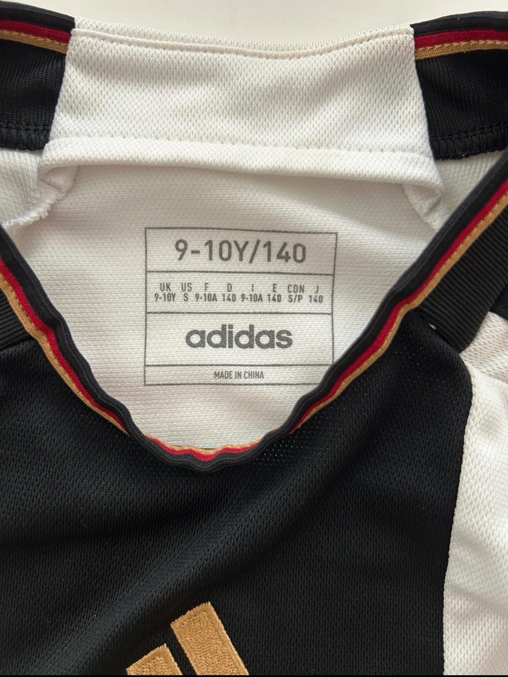 Adidas Kids Germany 2022 World Cup home jersey
Gundogan 21 . Boy Size 9-10 - Picture 3 of 4